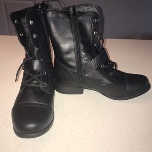 America Rag, Farrah Combat boots